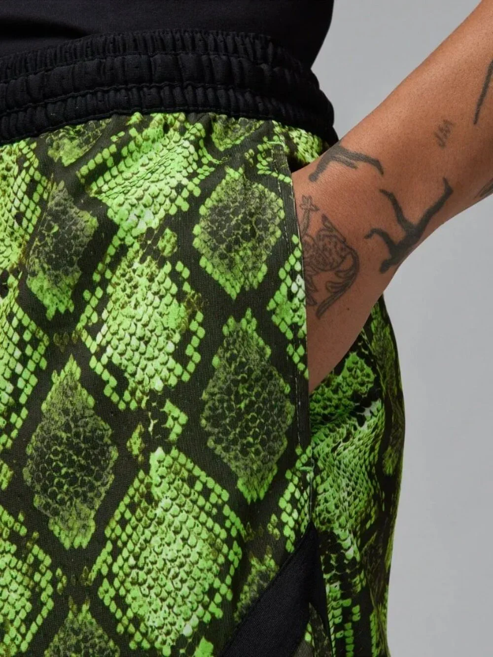 Jordan Sport Men's Dri-FIT Mesh Diamond Shorts Electric Green HF9907-358, Size L